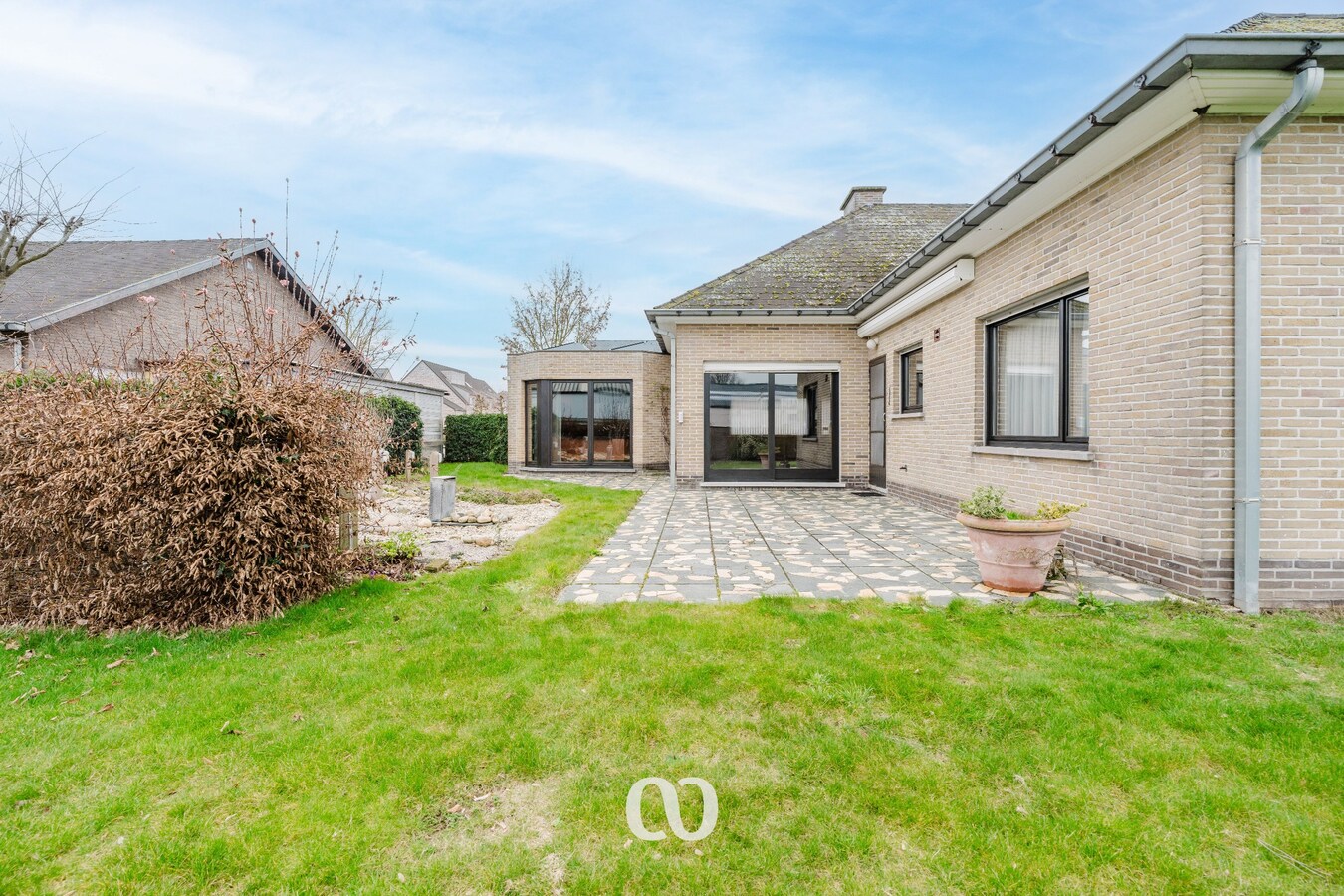 Zeer ruime woning met uitbreidingsmogelijkheden in rustige woonwijk te Kruisem 