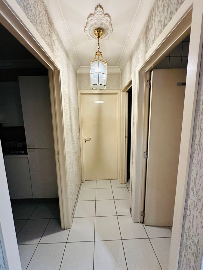 Ruim magazijn met kantoren met veel potentieel te Kuringen 