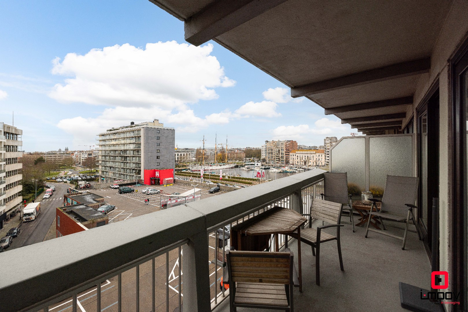 Ruim, lichtrijk hoekappartement met uniek havenzicht, topligging in hartje Oostende 
