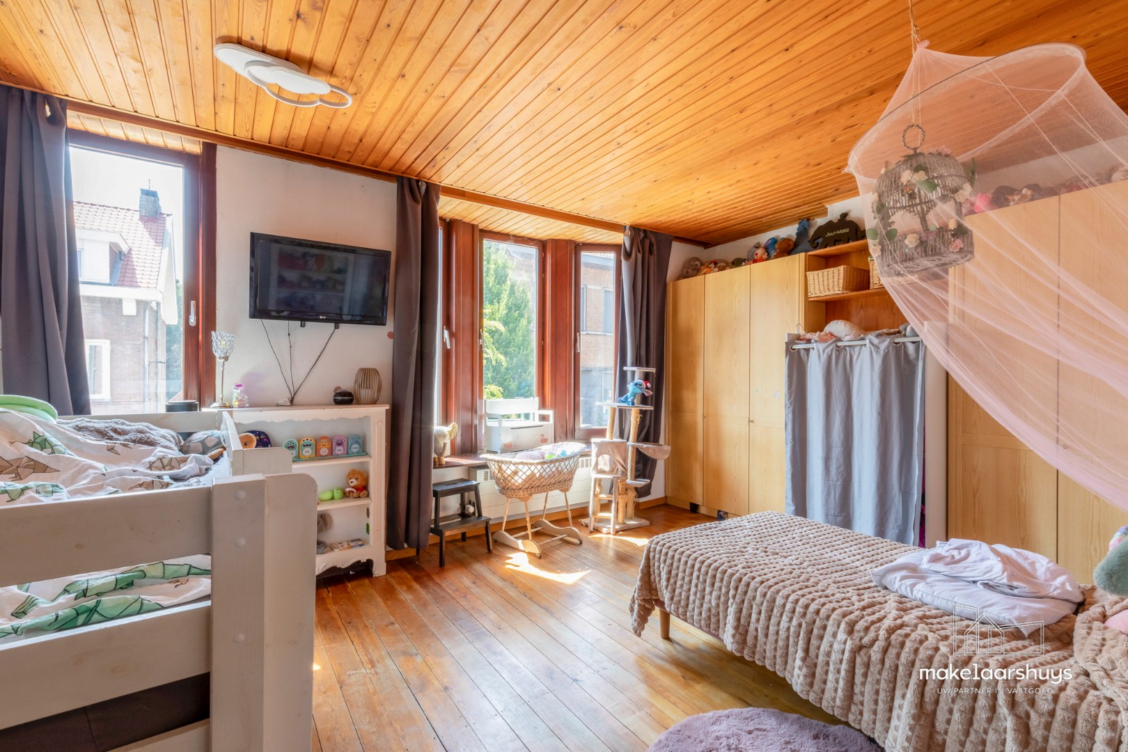 Ruime woning met 4 slpk en aangename tuin te Sint-Amandsberg 