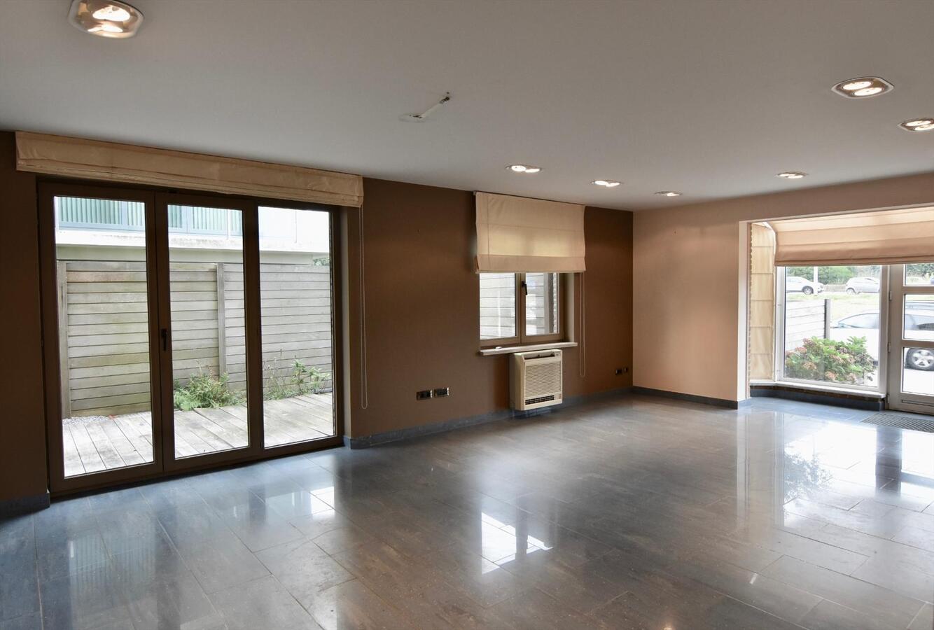 KLASSE APPARTEMENT OP TOPLIGGING AAN ZEE MET MAGNIFIEK TUIN-TERRAS 