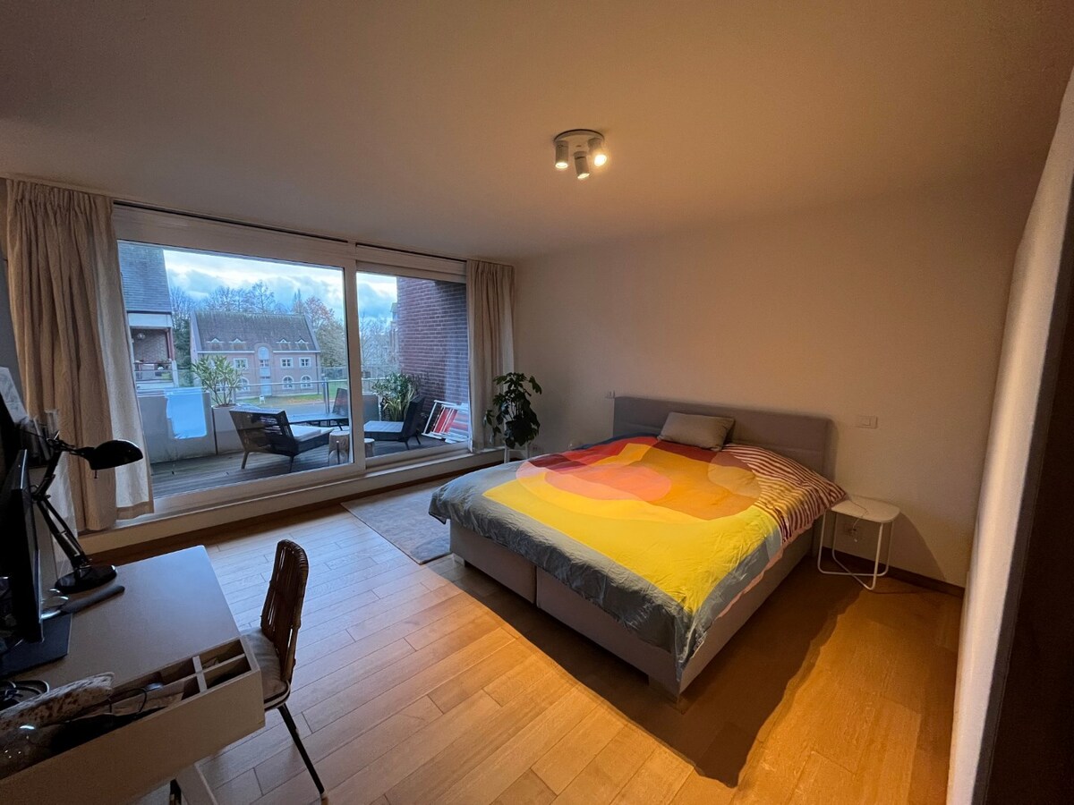 Bijzonder ruim 2-slpk-luxeappartement in centrum De Pinte 