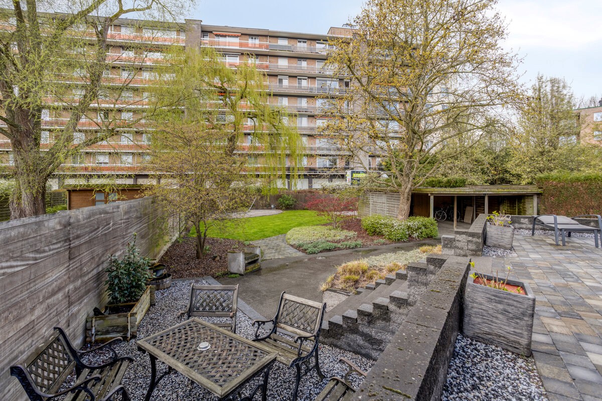 Instapklare halfopen bebouwing met 3 slaapkamers, tuin, terras en 2 carports in Kessel-Lo! – EPC 166 kWh/m² - bewoonbare opp. 146 m² 