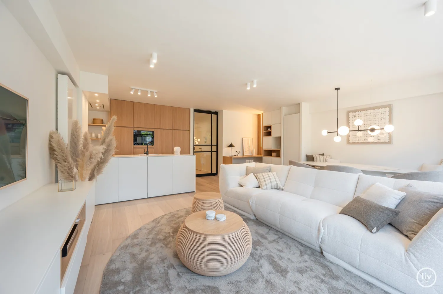 Prachtig gerenoveerd 3 slaapkamerappartement centraal gelegen in de Lippenslaan te Knokke.
