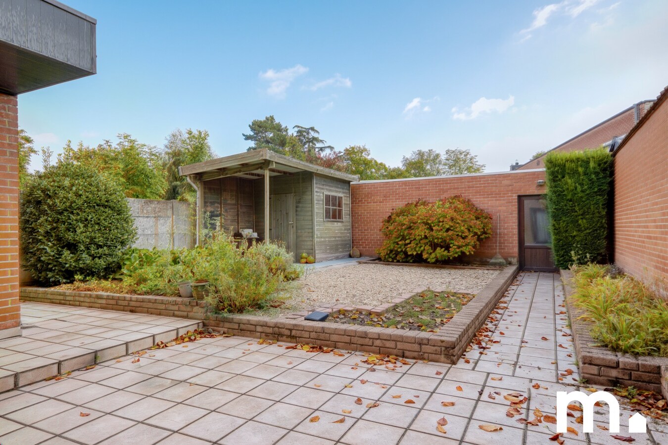 Woning met 5 slaapkamers, garage en tuin te Izegem! 