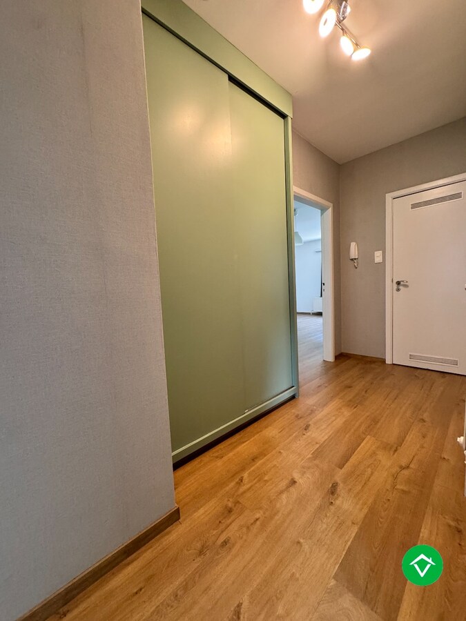 Instapklaar appartement met 2 slaapkamers en garage te Gent 