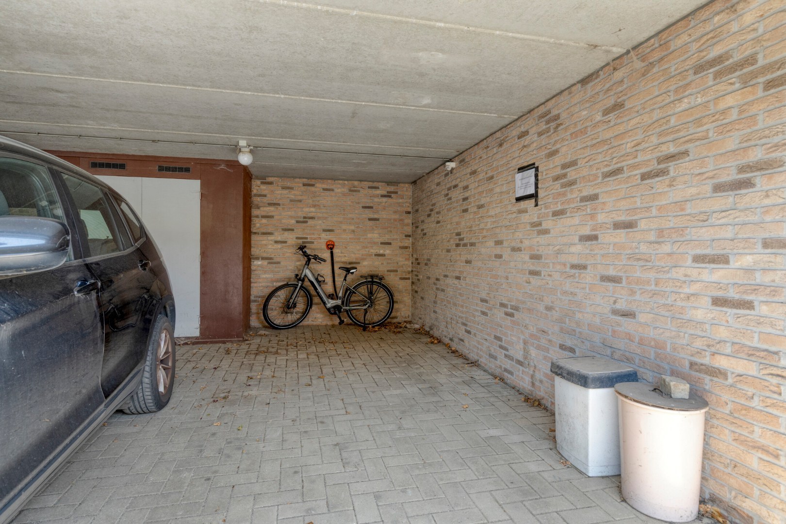 Instapklare duplex met 3 slpk. en staanplaats in hartje Tessenderlo 