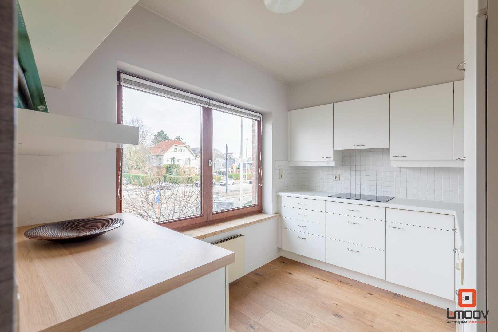 Instapklaar twee-slaapkamerappartement met zonnig terras op sterke locatie in Gentbrugge 