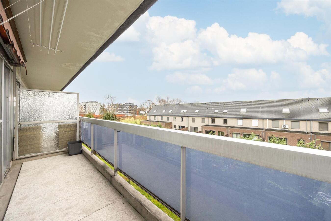 Gerenoveerd appt. met 2 tot 3 slpk en terras te Hoboken! 