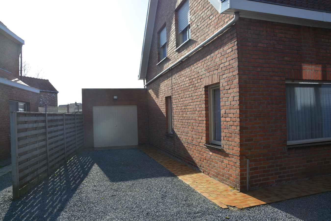 Half-open woning met 4 slaapkamers op unieke ligging 