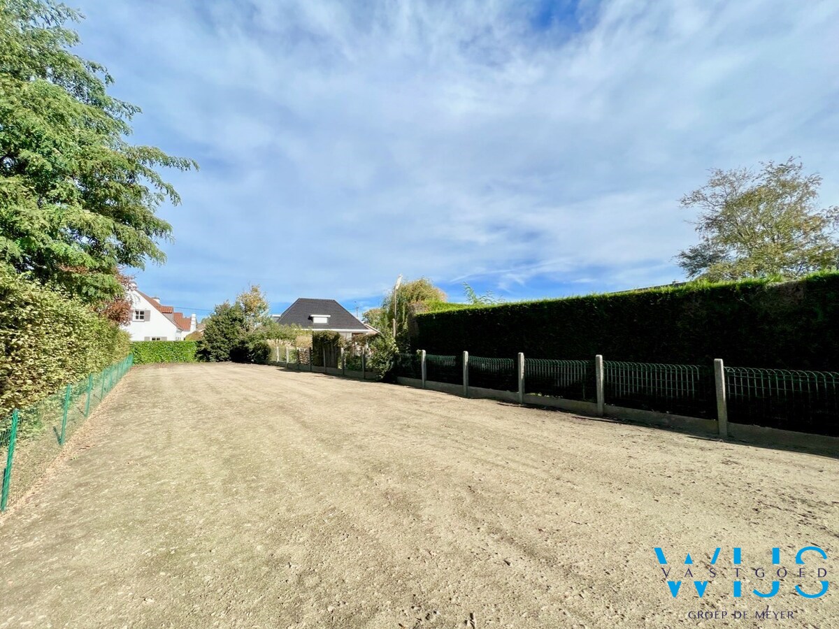 Volledig gerenoveerd woonhuis op 750m² in hartje Ertvelde ! 