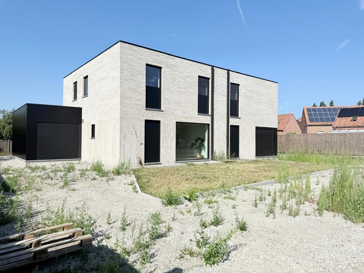 Instapklare nieuwbouwwoning in rustige recente woonwijk 