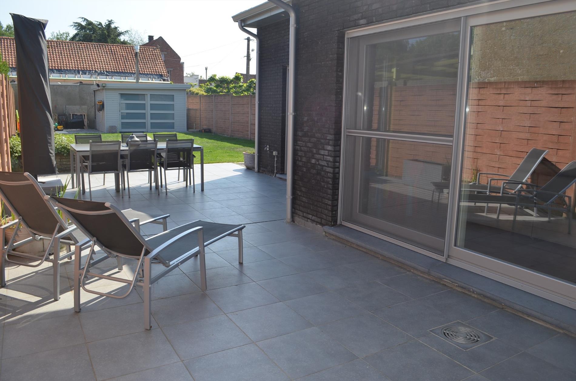 Recente energiezuinige woning met  3 slpks, garage en zuidelijk georiënteerde tuin te Maldegem 