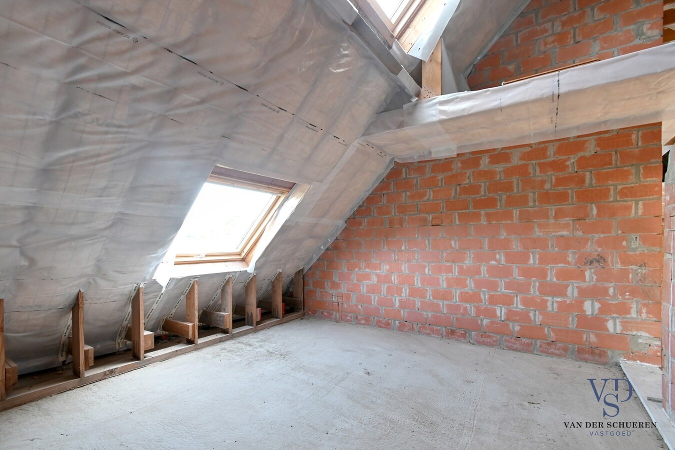 Eigentijdse woning (nog af te werken) te Vurste. 