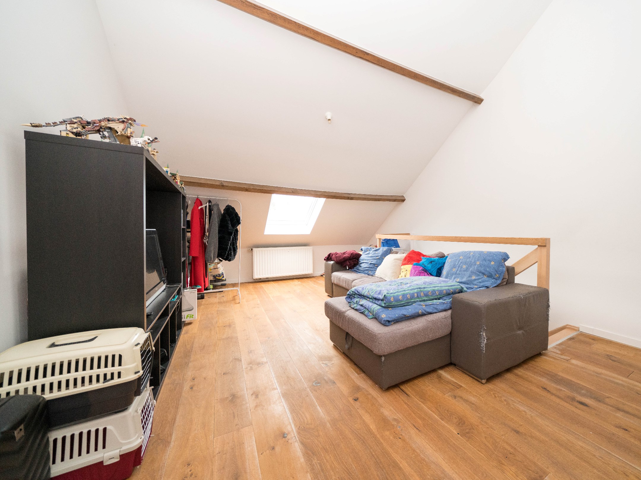 Zeer grote, instapklare woning met 6 kamers en 2 badkamers 