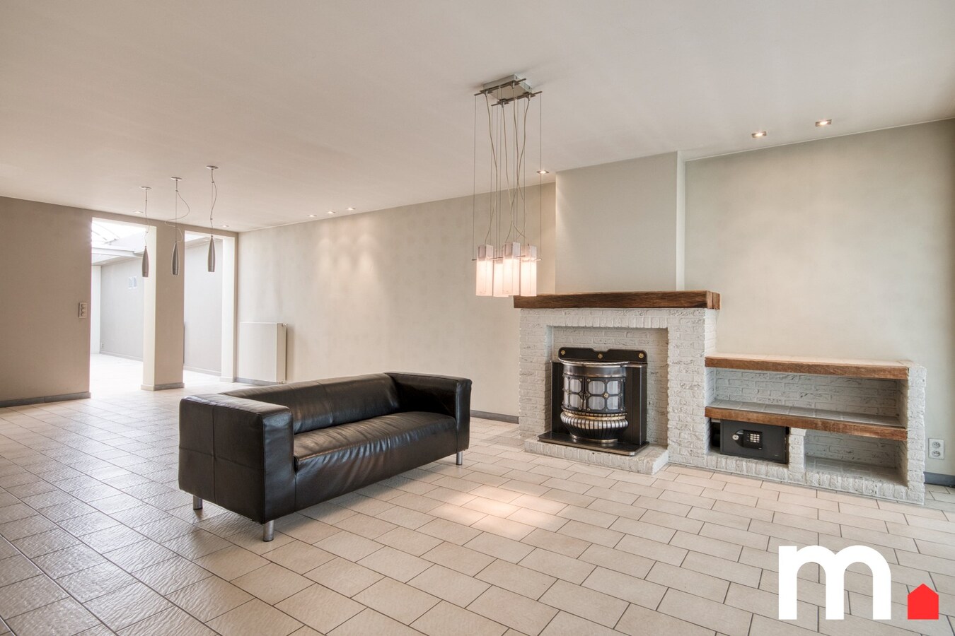 Multifunctioneel bedrijfsgebouw (Showroom + Atelier + Woning) op toplocatie te Rekkem ! 