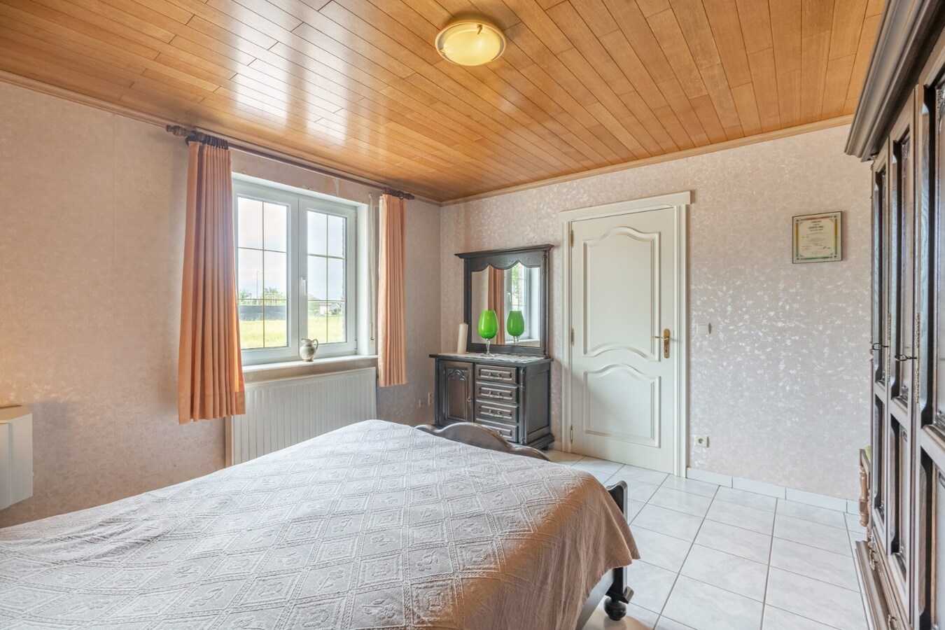 Vrijstaande, gelijkvloerse gezinswoning gelegen op een perceel van 6a18ca op een rustige locatie nabij het centrum van Neeroeteren! 