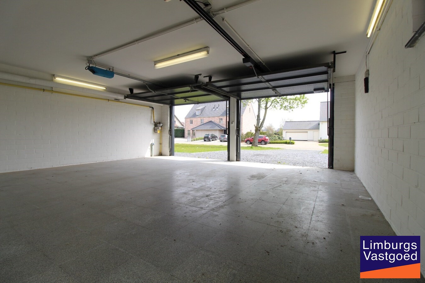 Ruime villa, 308m², 4 slpk, uitzicht op velden, 19a49ca 