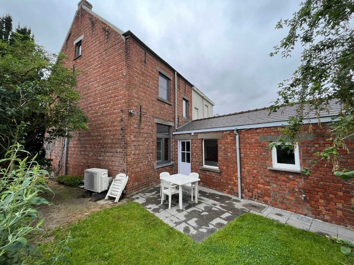 Knusse Half Open Bebouwing 