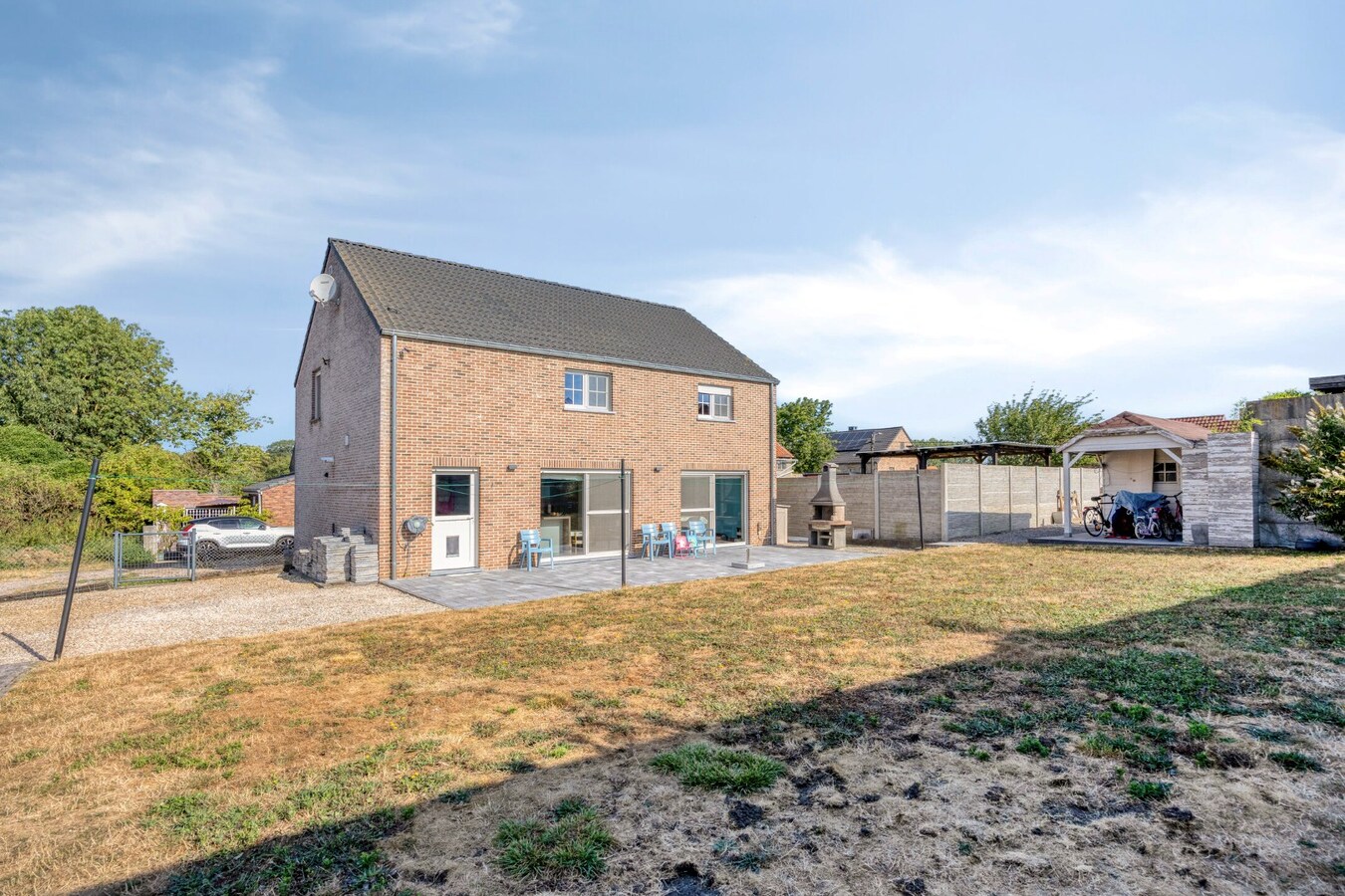 Prachtige pastoriewoning met 4 slaapkamers in Neerheylissem 