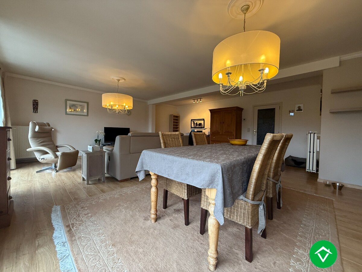 Ruim 2-slaapkamersappartement met garage in centrum Roeselare 