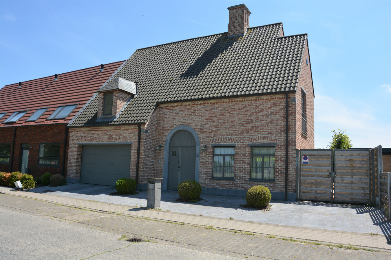 Prachtige recente villa met zwembad en prachtig aangelegde tuin 