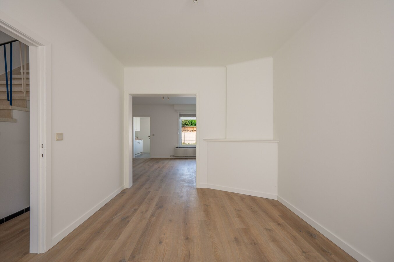 Brede gezinswoning met garage, privé staanplaats en zonnige stadstuin in Oud-Knokke. 