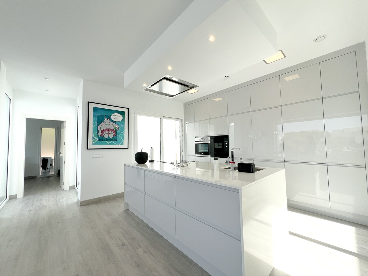 Bienvenue dans la Communauté Adelfa, une oasis exclusive au cœur du Las Colinas Golf &amp; Country Club. Ici, vous pourrez profiter de la nature préservée et du climat agréable du sud-est de l'Espagne 