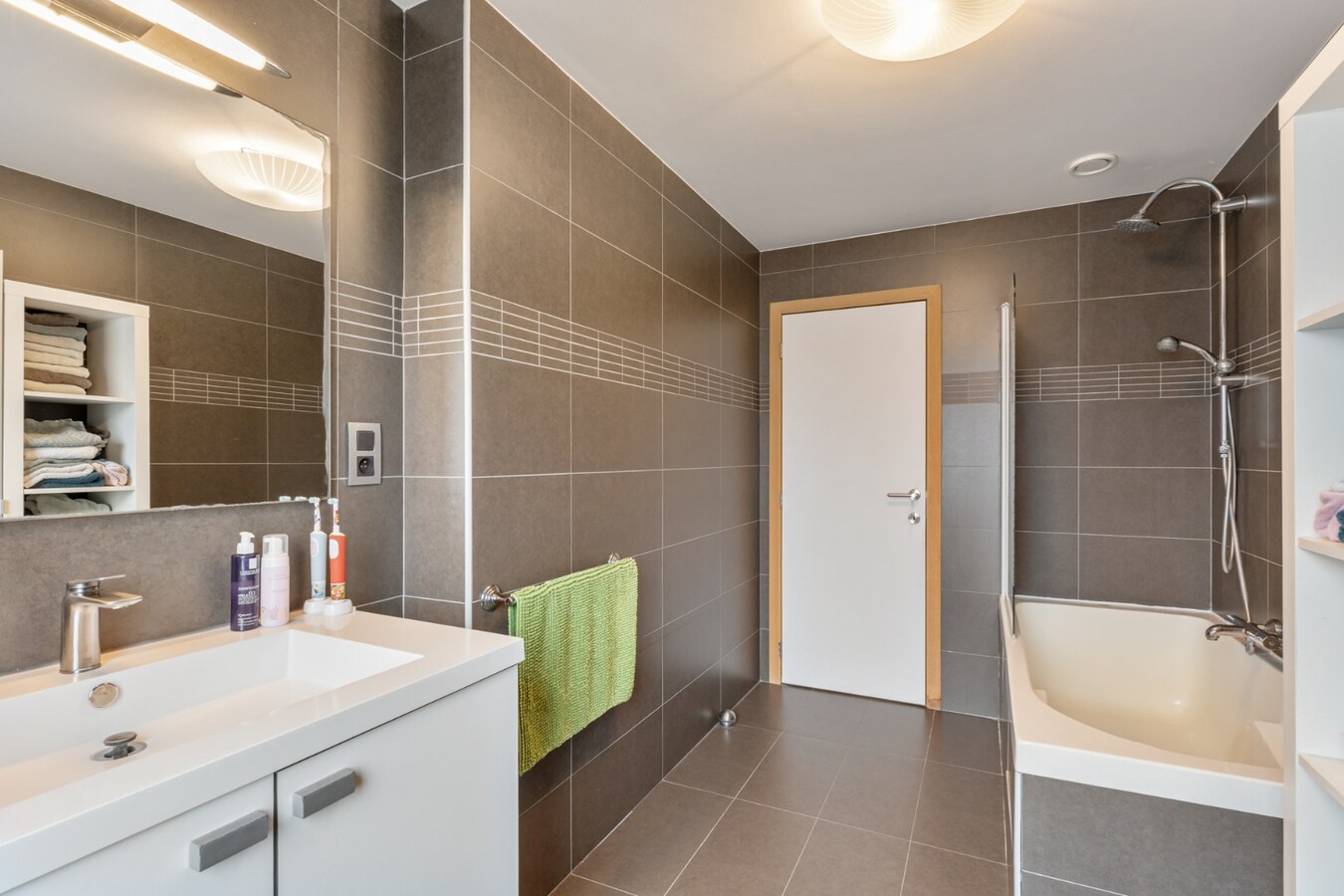 Recente, goed afgewerkte gezinswoning op een perceel van 5a15ca nabij het dorpscentrum van Opoeteren! 