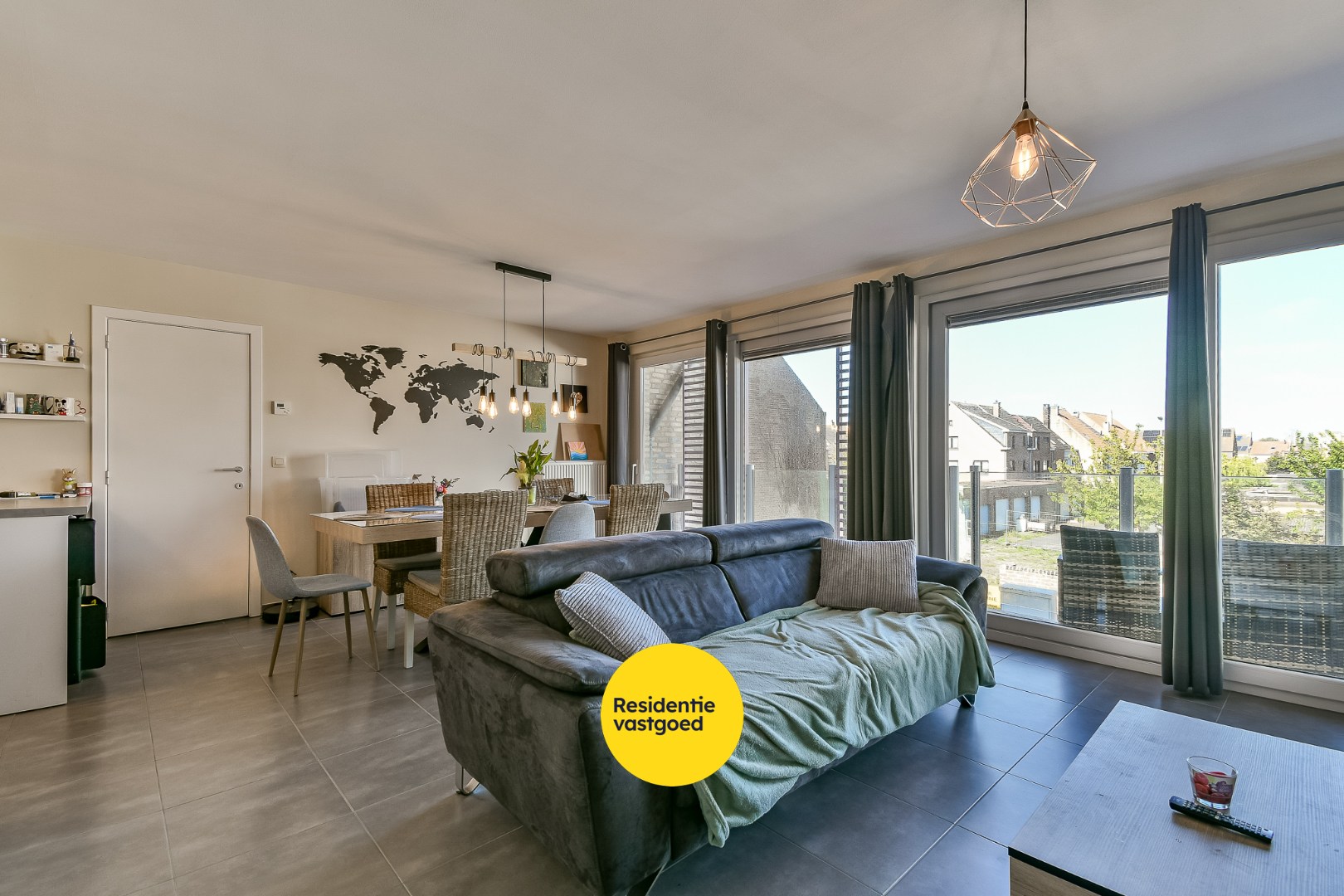 Instapklaar en lichtrijk 2-slaapkamerappartement in Bredene 