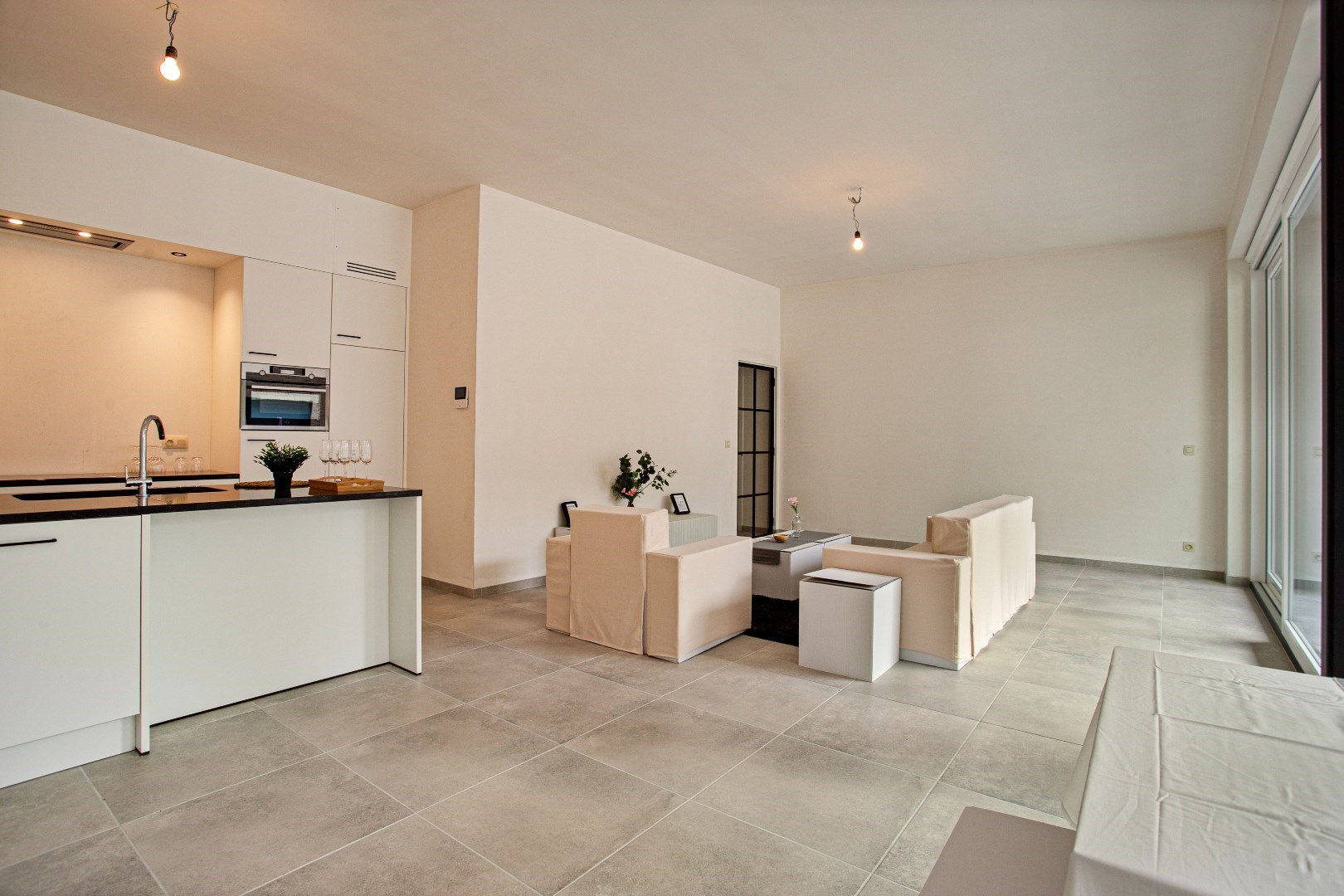 Volledig afgewerkt appartement met 2 slaapkamers en terras. 