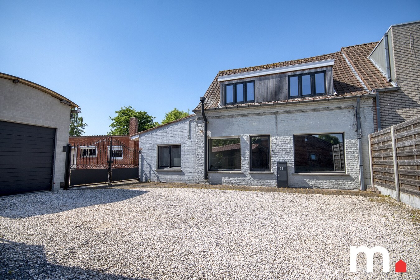 Charmante en ruime woning met grote tuin op 1.218 m² in het gezellige Lendelede met LOODS ! 