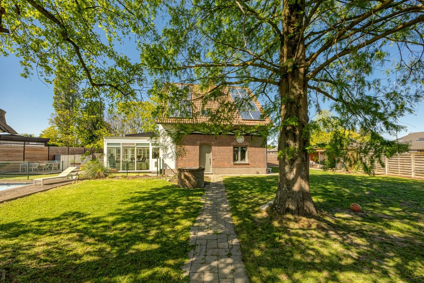 Woning met 3 slaapkamers op perceel van 1002 m² 