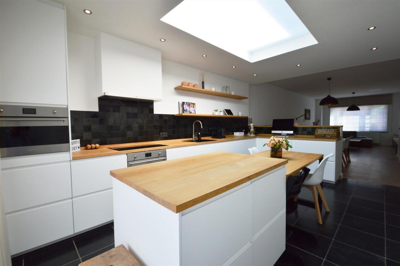 Klassevol gerenoveerde gezinswoning met tuin - Heist 