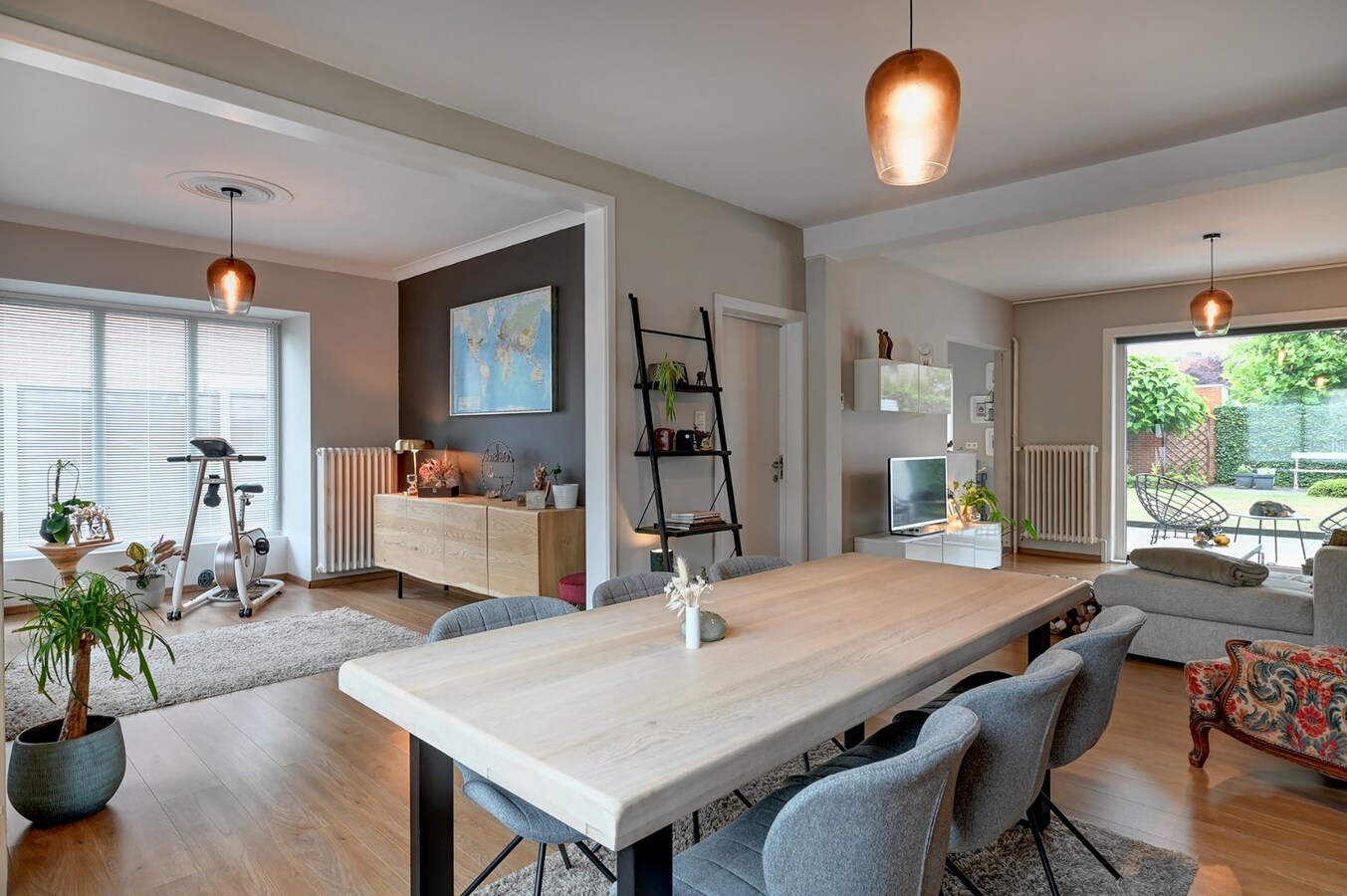 Totaal gerenvoveerde, charmante, halfopen woning met tuin, terras en garage in Kuringen (Hasselt ) 