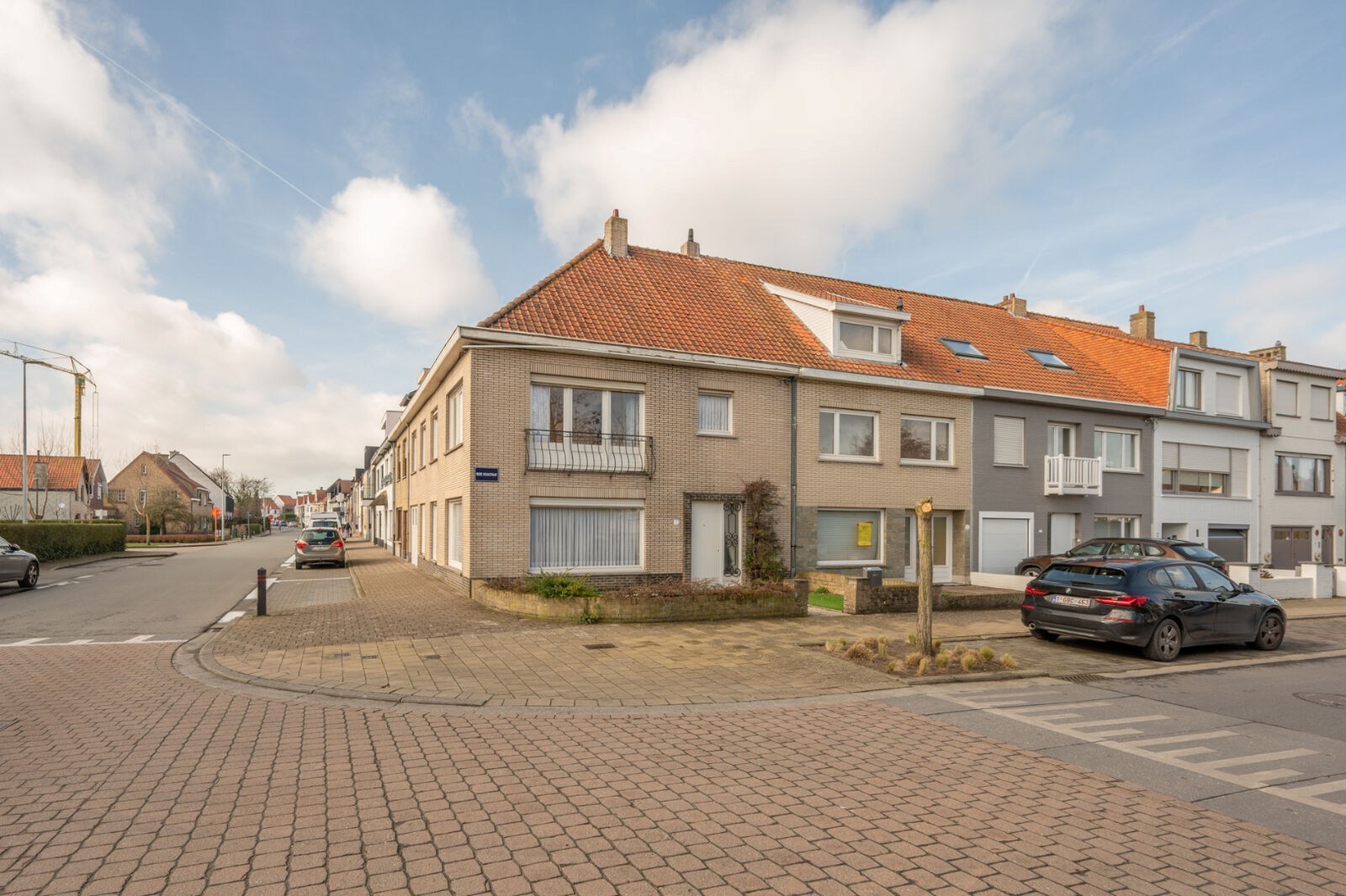 Villa à rénover située près du Vieux Knokke. Cette villa pleine de caractère offre une opportunité exceptionnelle pour ceux qui recherchent une propriété exclusive sur la côte belge. 