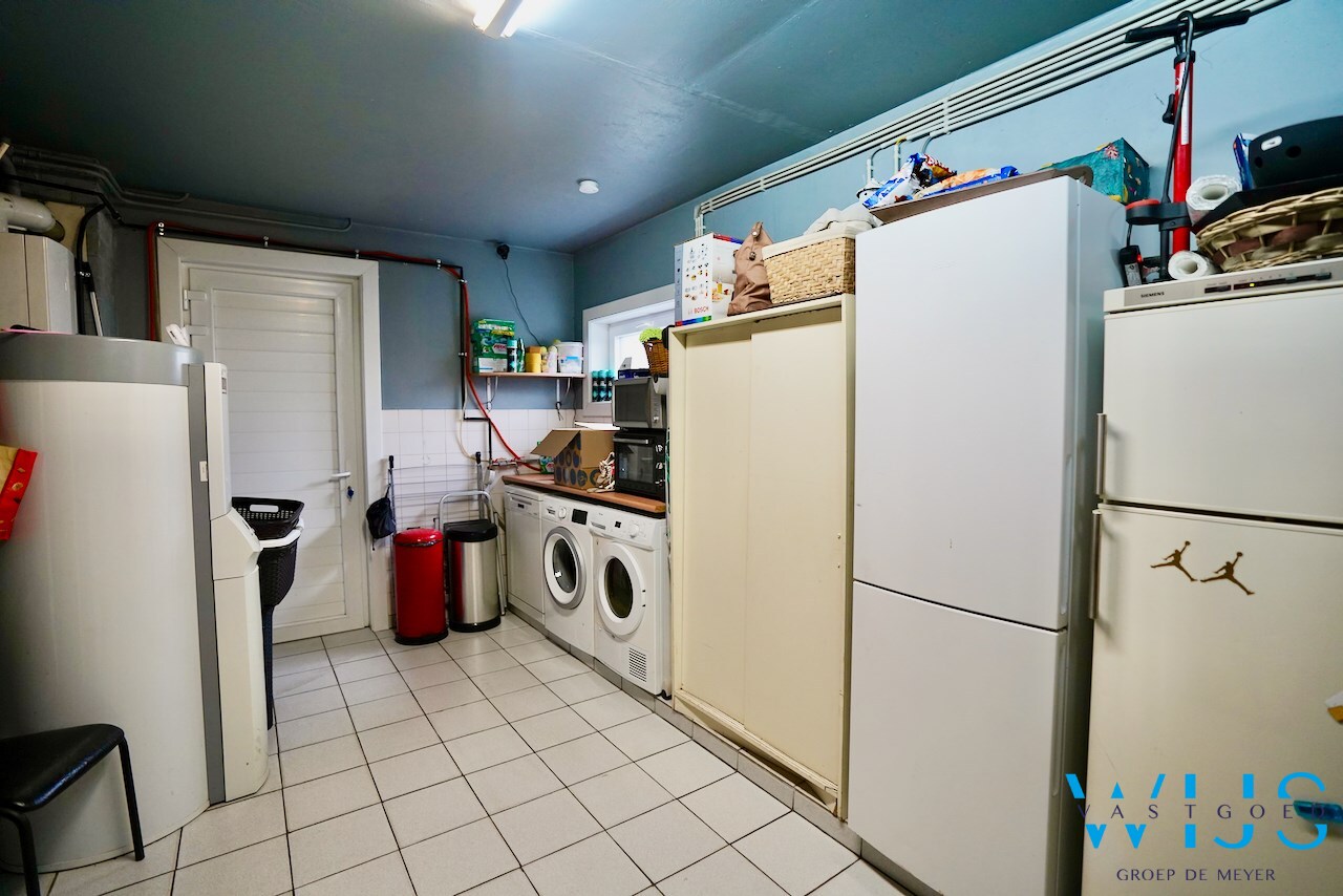 Ruime gezinswoning met 5 slaapkamers te Zelzate! 