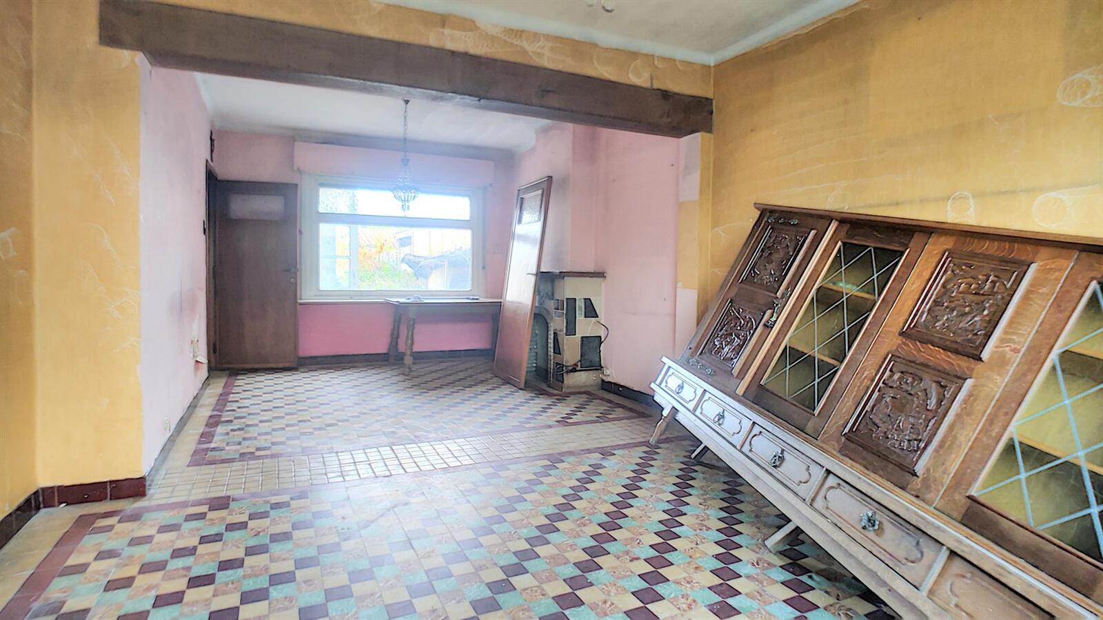 Volledig te renoveren rijwoning op mooi perceel grond - Knokke 