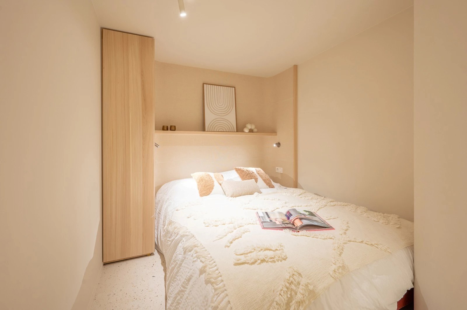 Luxueus gerenoveerd appartement met frontaal zeezicht gelegen tussen het Albertplein en de wandeldijk. 