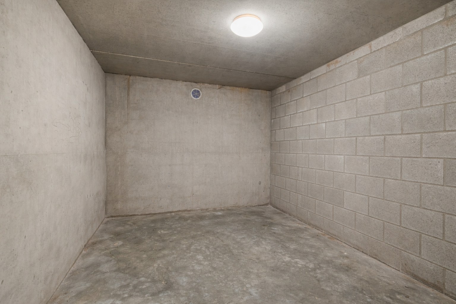 Instapklaar gelijkvloers appartement met 2 slpk. en ruim terras in Geel 