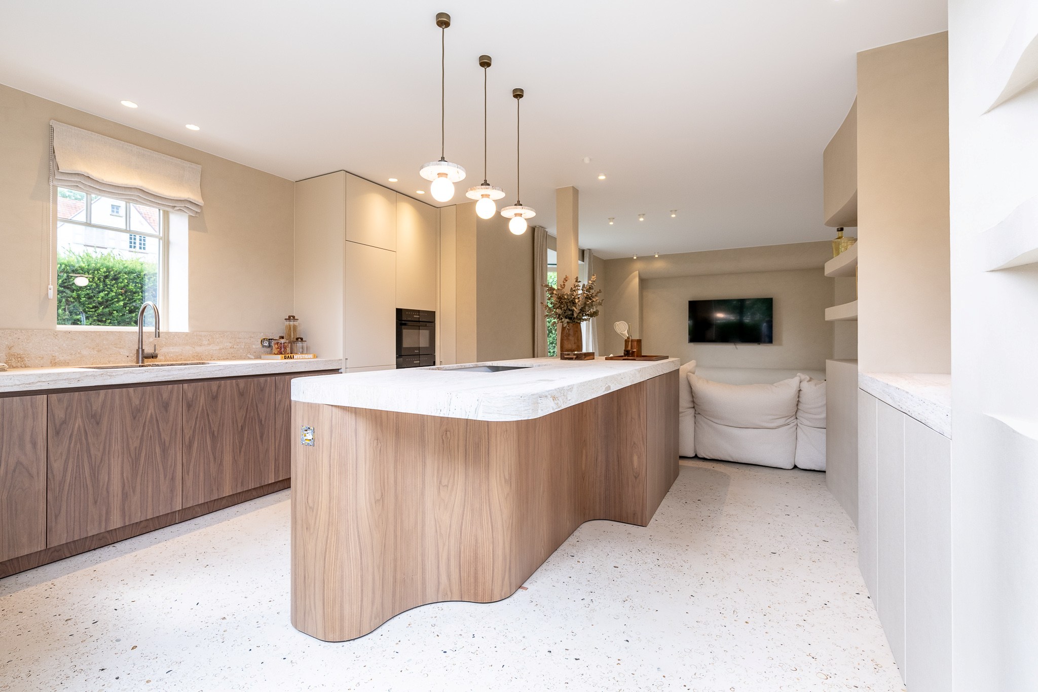 Très luxueuse et charmante villa jumelée rénovée, située à proximité du centre commercial de Knokke. 