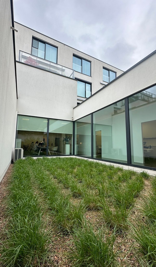 Instapklare kantoor/praktijkruimte te huur aan Coupure in Gent