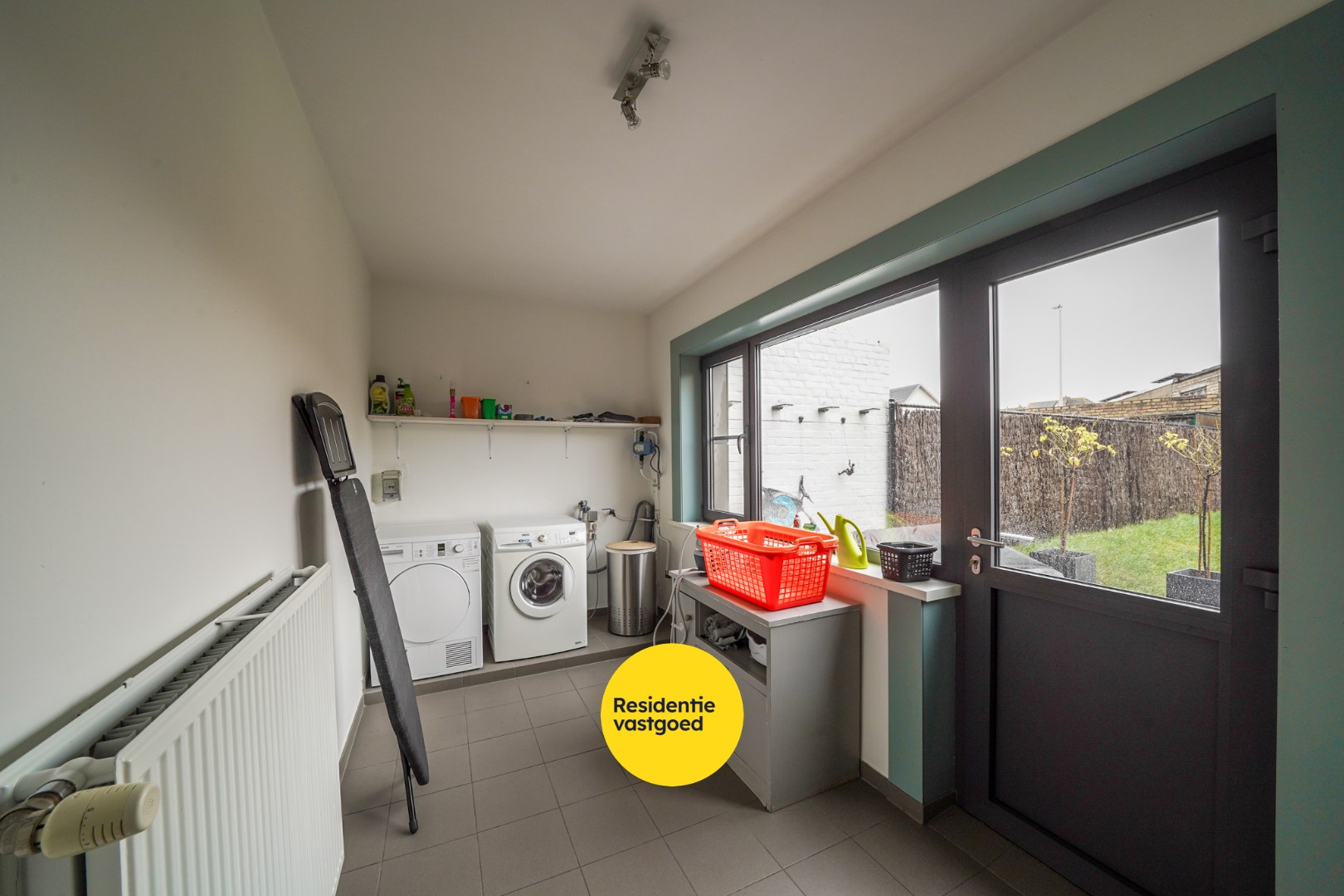 Ruime bel-étage woning met tuin en garage op rustige ligging te Bredene 