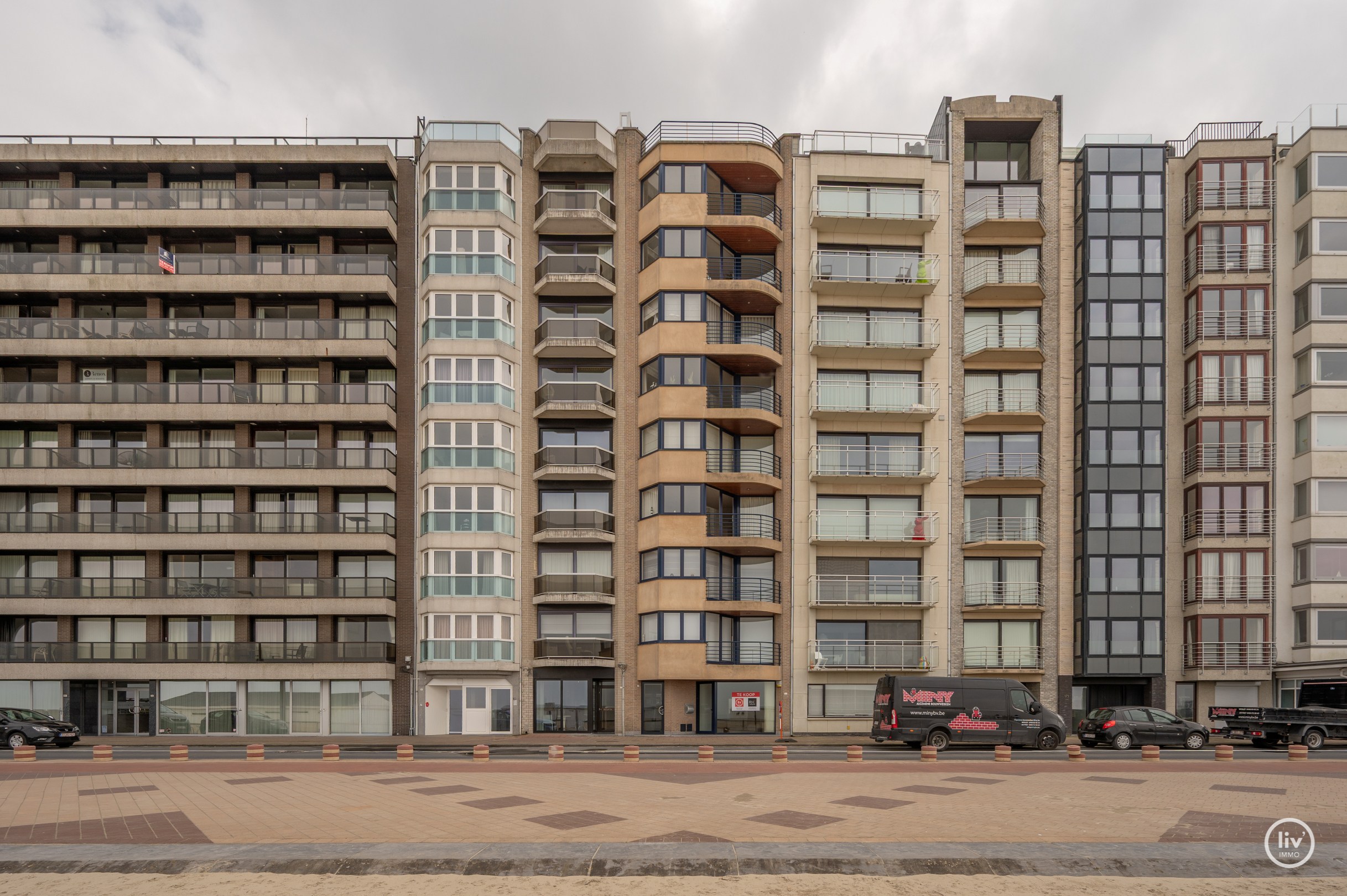 Ruim en mooi afgewerkt appartement gelegen op de zeedijk van Heist 