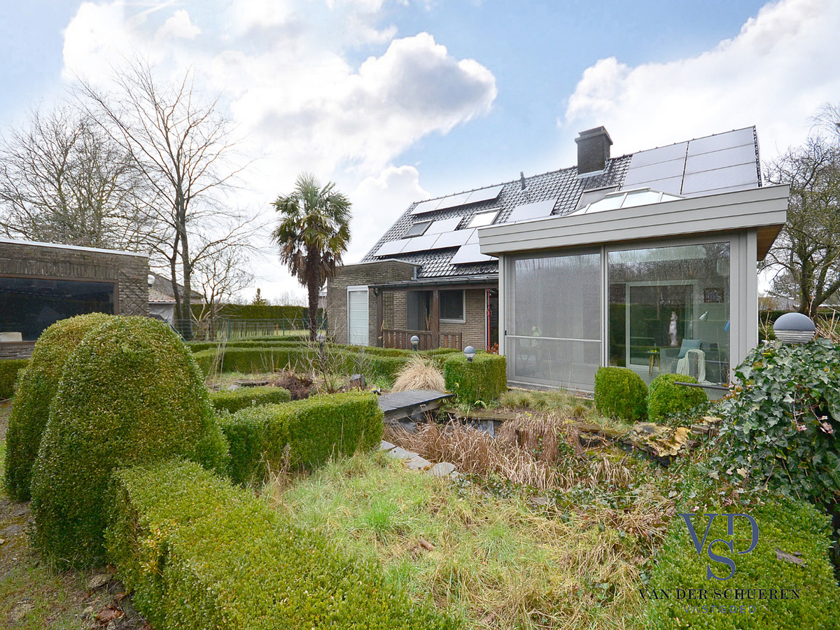 Tijdloze villa in residentiële wijk te Nazareth. 