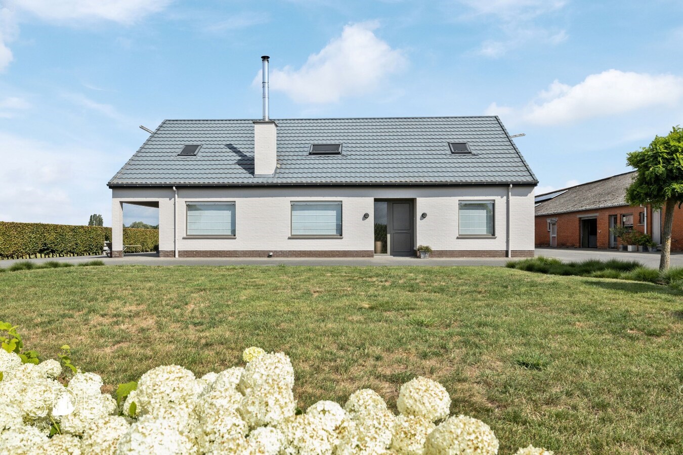 Hedendaagse woning inclusief paardenaccommodatie en graslanden op 4,22ha 