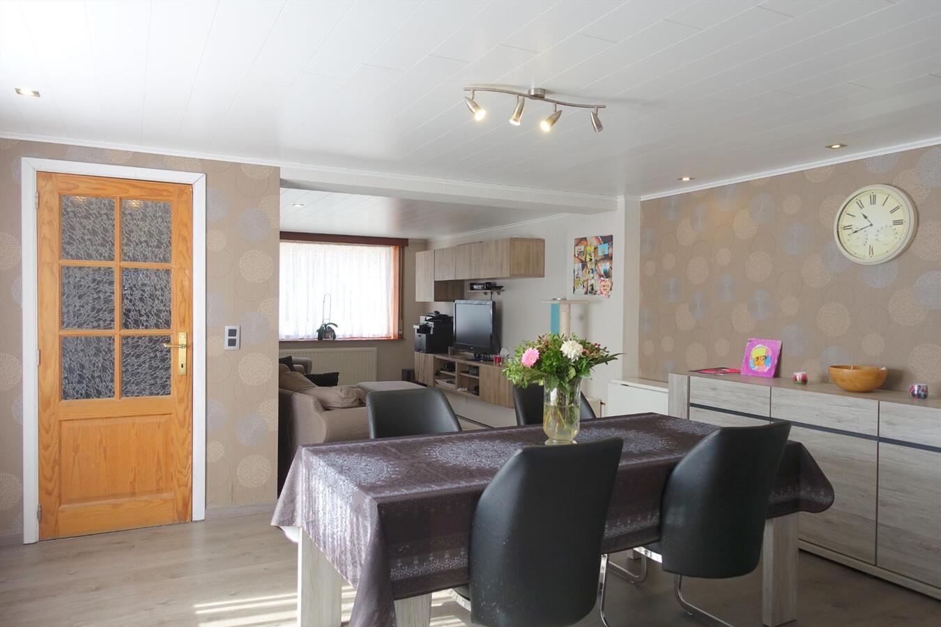 Zonnige charmante half-open woning 