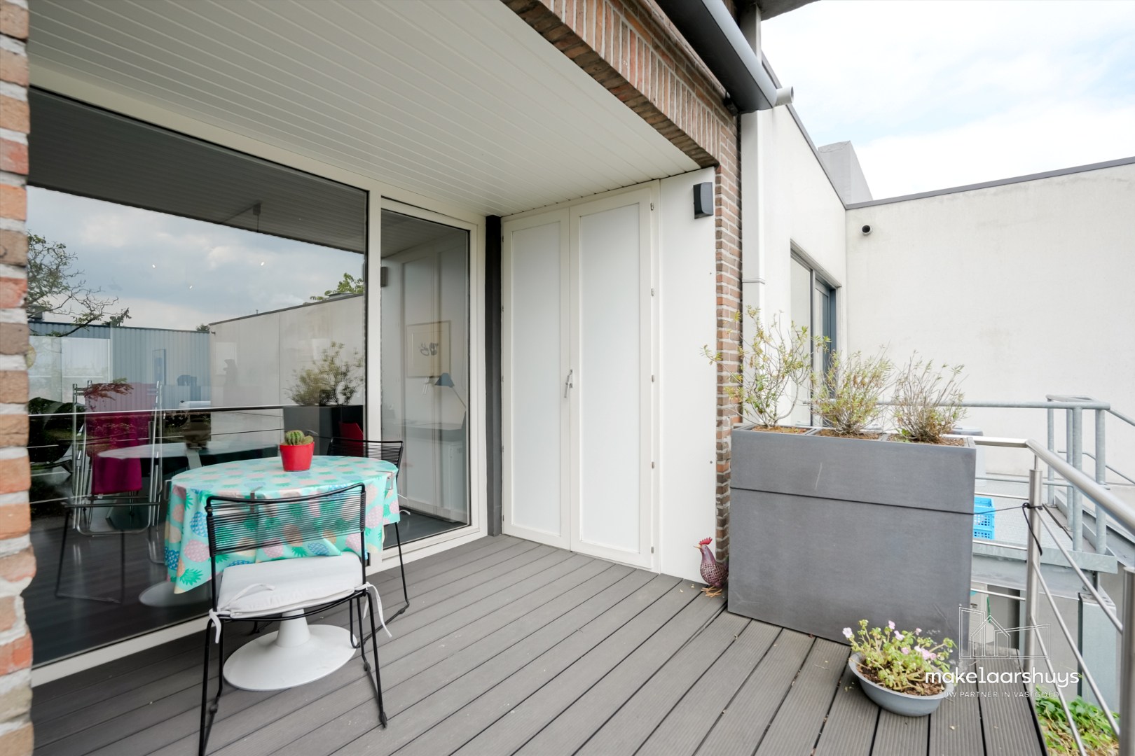 Goed onderhouden bel-etage met lift (regio Planet Group Arena) 