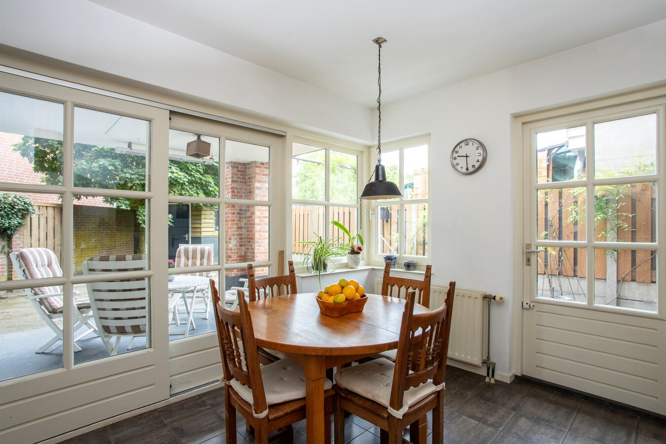 Wonen naast de kerk én in een gemeentelijk monument aan de Kerkstraat 12 Diessen. 