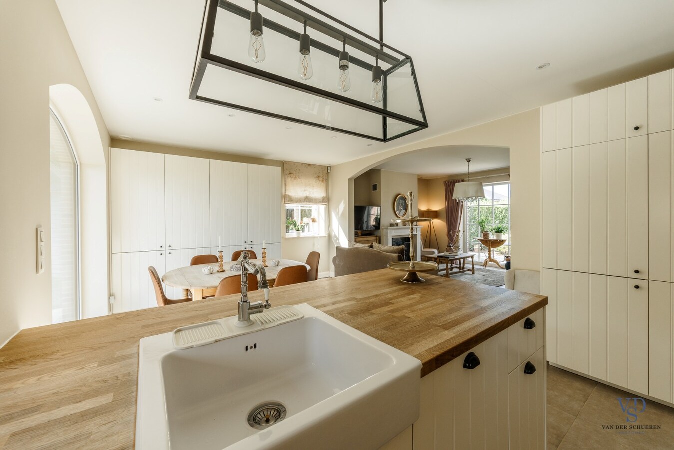 Hedendaagse villa in landelijke stijl 